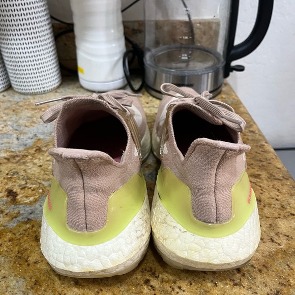 Adidas Ultraboost size 10 - Picture 4 of 9